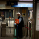 Illustration for article titled Mától teszteli a BKK a metró új beléptetőkapuit
